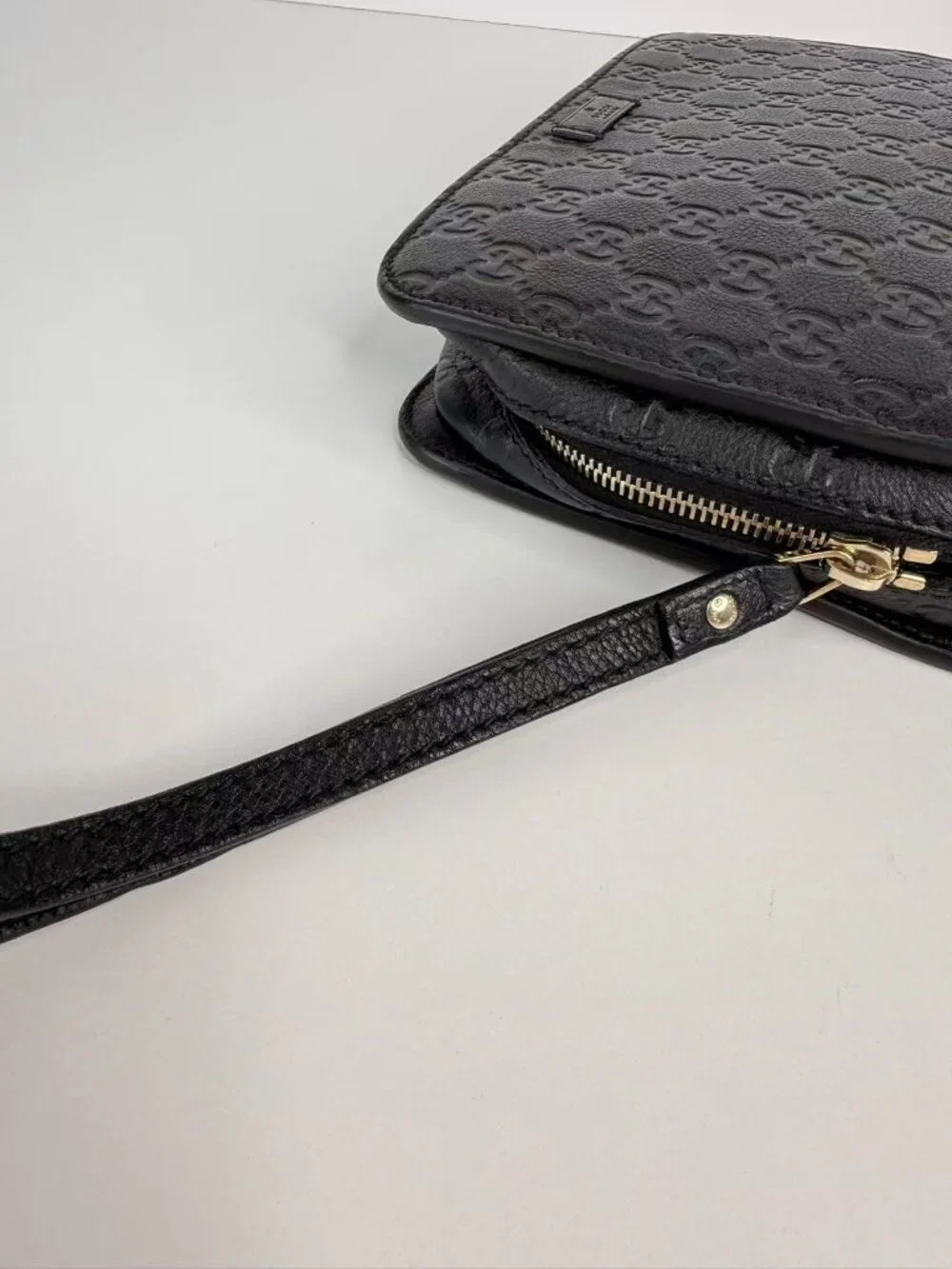 Gucci Signature Black Leather Zip Clutch Travel Organizer Wristlet